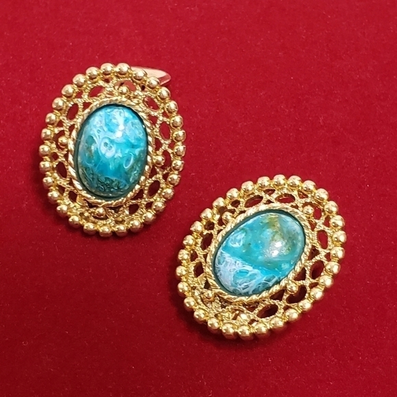 1928 Blue Marbled Center Gold Tone Clip On Earrings - Picture 2 of 7